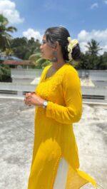 Tarangini Chikankari kurta - Image 4
